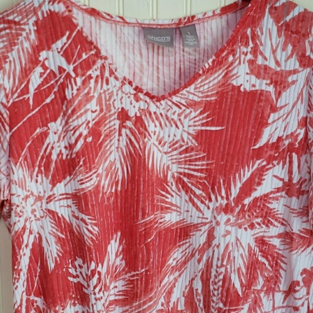 Chico's Shirt Womens 1 Red White V Neck Short Sleeve Tropical Pleated Knit